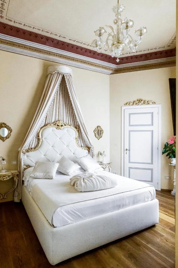 Residenza D'Epoca Palazzo Borghesi Bed & Breakfast Сиена Стая снимка