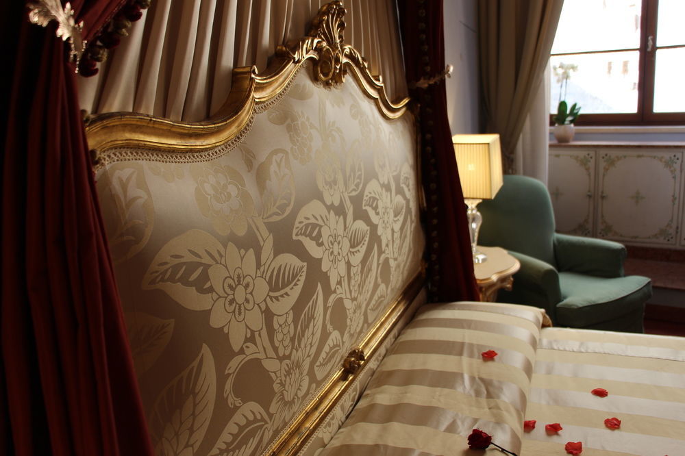 Residenza D'Epoca Palazzo Borghesi Bed & Breakfast Сиена Екстериор снимка