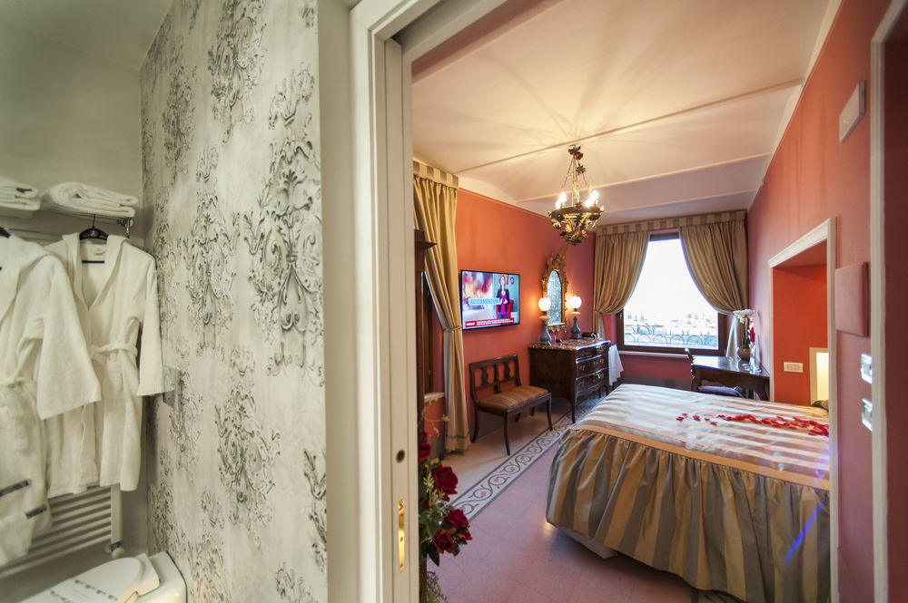 Residenza D'Epoca Palazzo Borghesi Bed & Breakfast Сиена Екстериор снимка